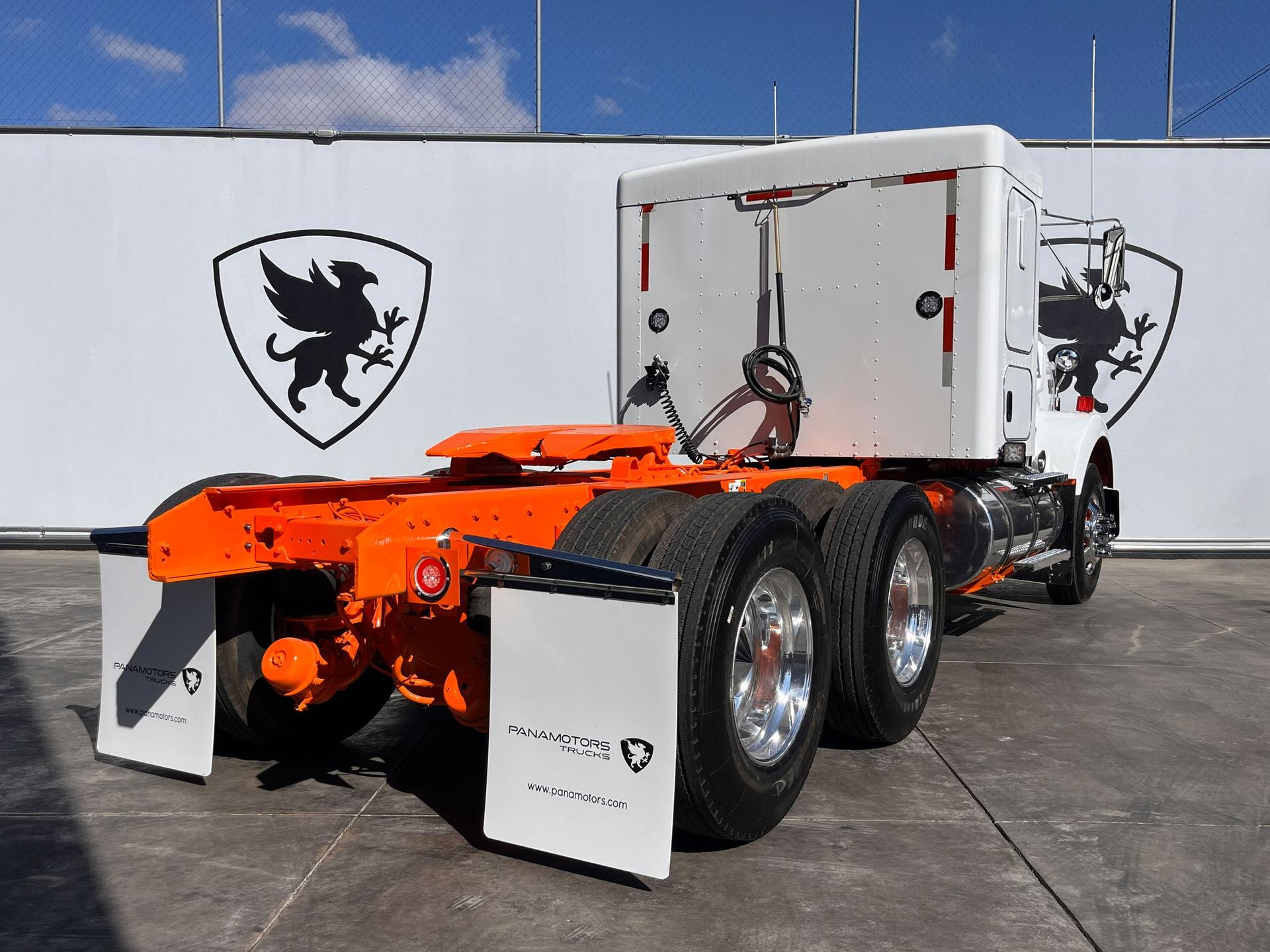 2018 KENWORTH T800 - REAR_PASSENGER_SIDE