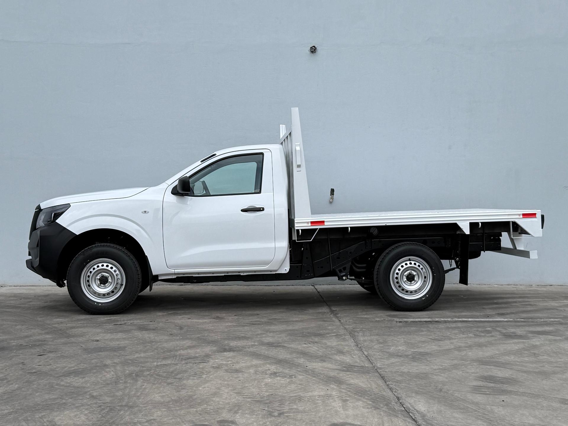 2026 NISSAN NP300 - SIDE_LEFT