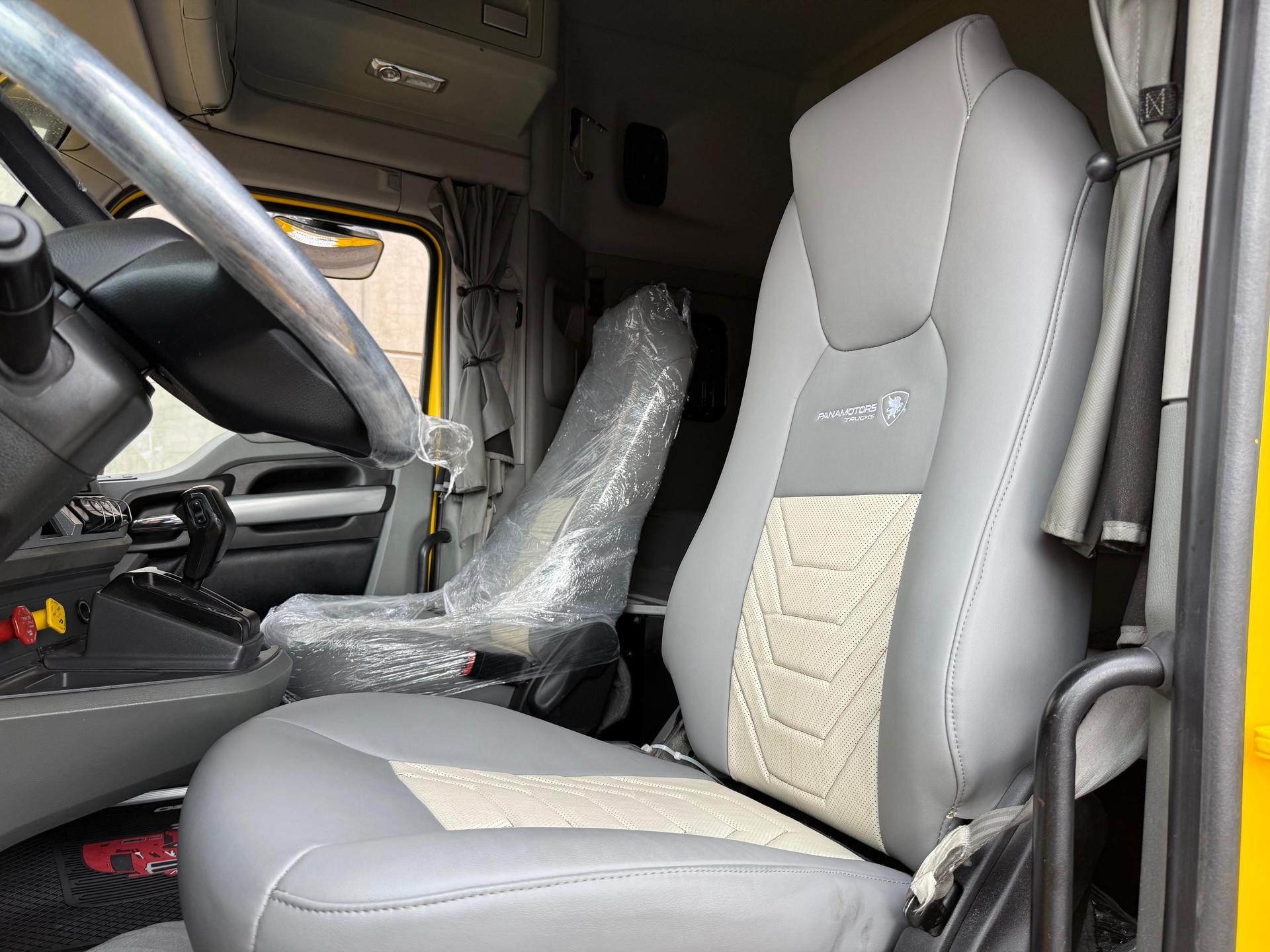 2020 KENWORTH T680 - SEATS_FRONT