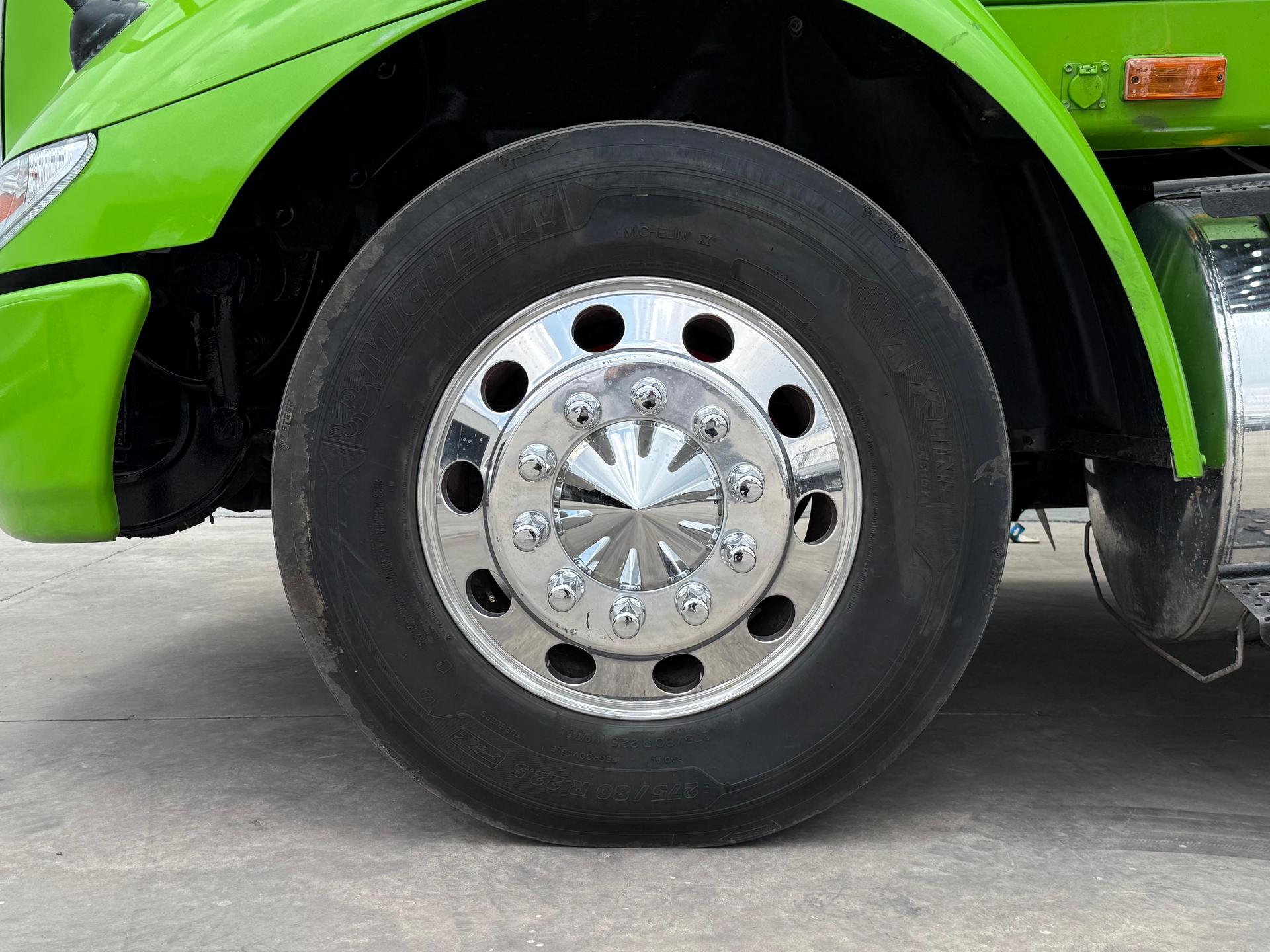 2012 INTERNATIONAL 8600 - TIRES