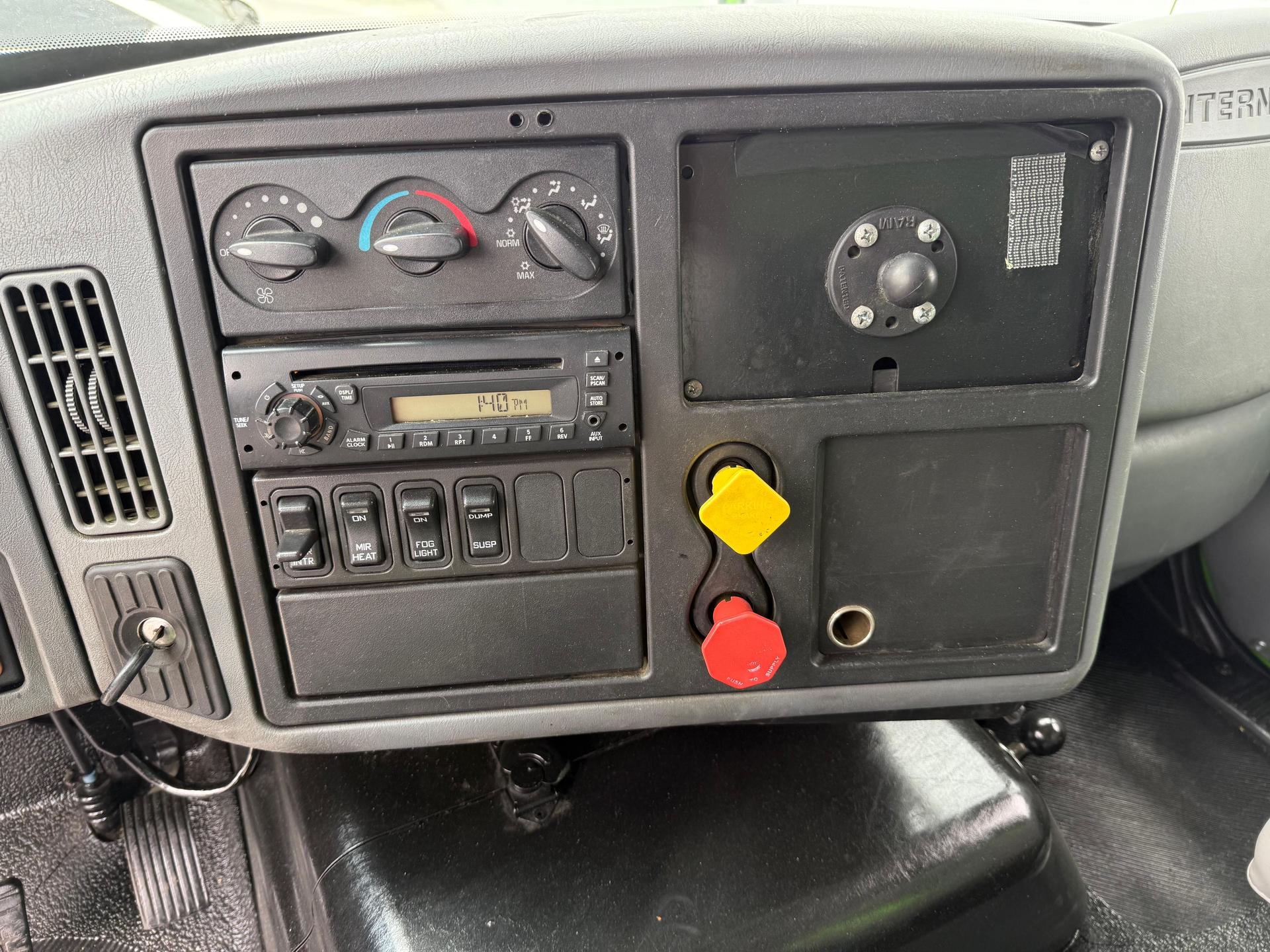 2012 INTERNATIONAL 8600 - DASHBOARD