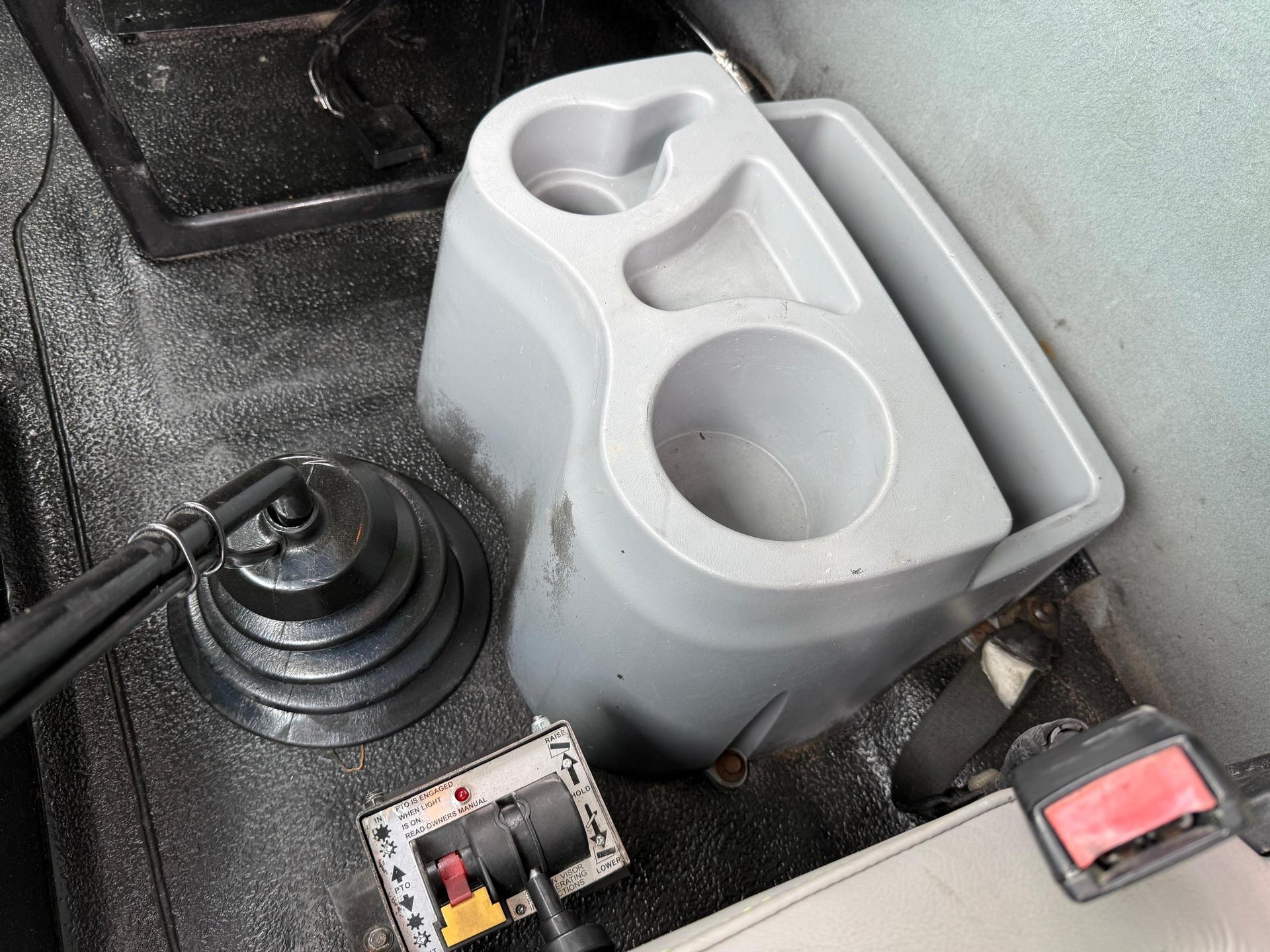 2012 INTERNATIONAL 8600 - TRUNK