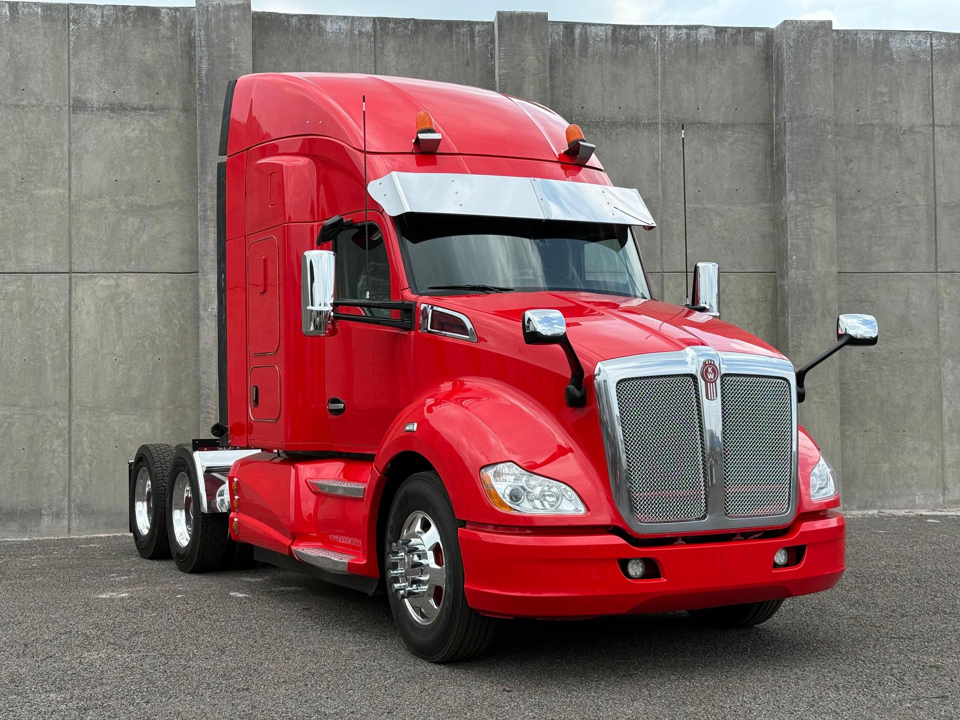 2020 KENWORTH T680 - FRONT_PASSENGER_SIDE
