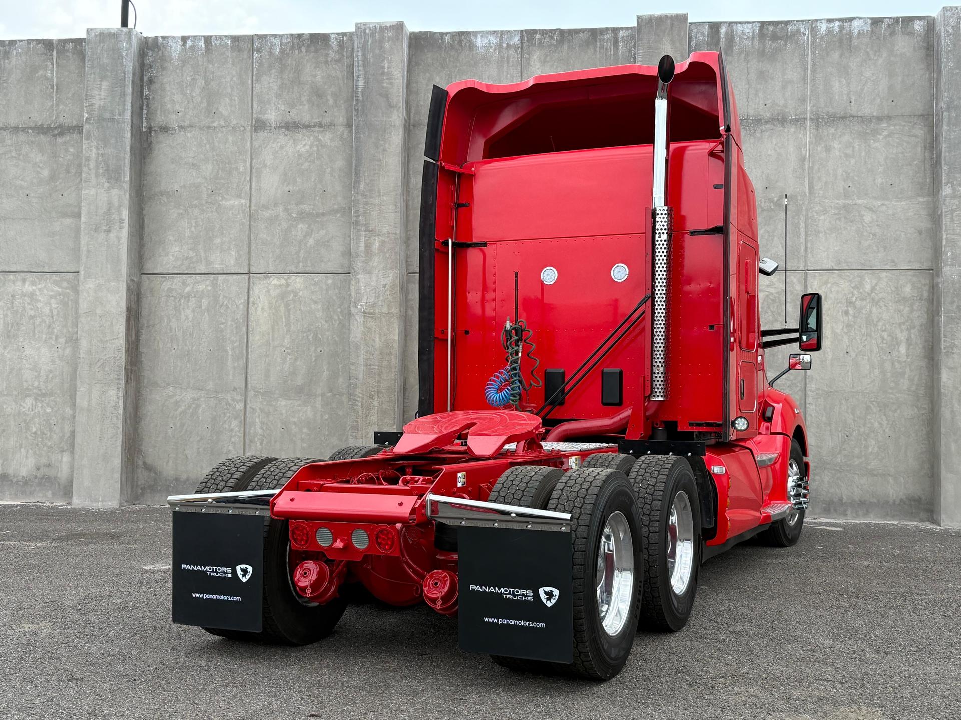 2020 KENWORTH T680 - REAR_PASSENGER_SIDE