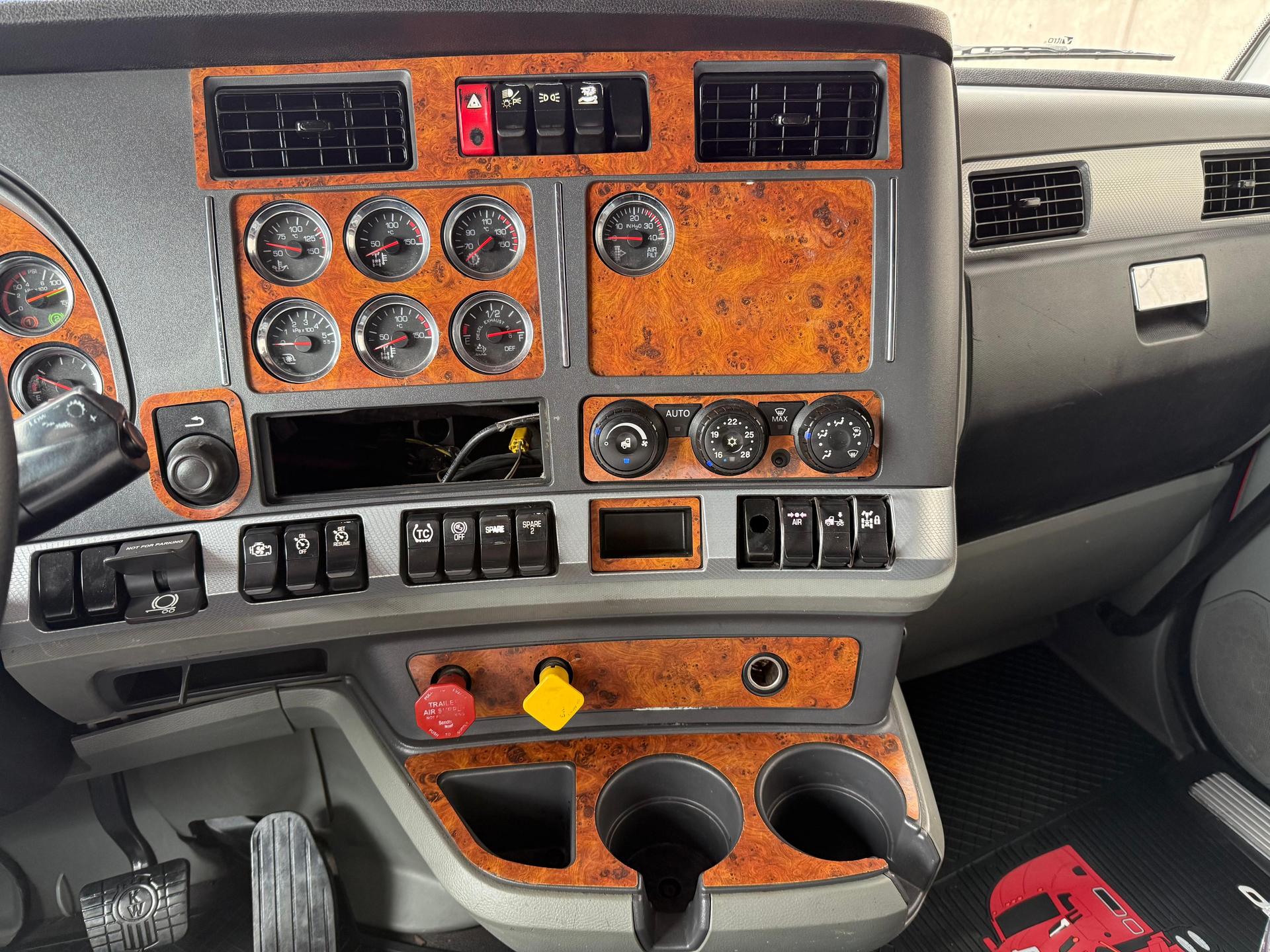 2020 KENWORTH T680 - DASHBOARD