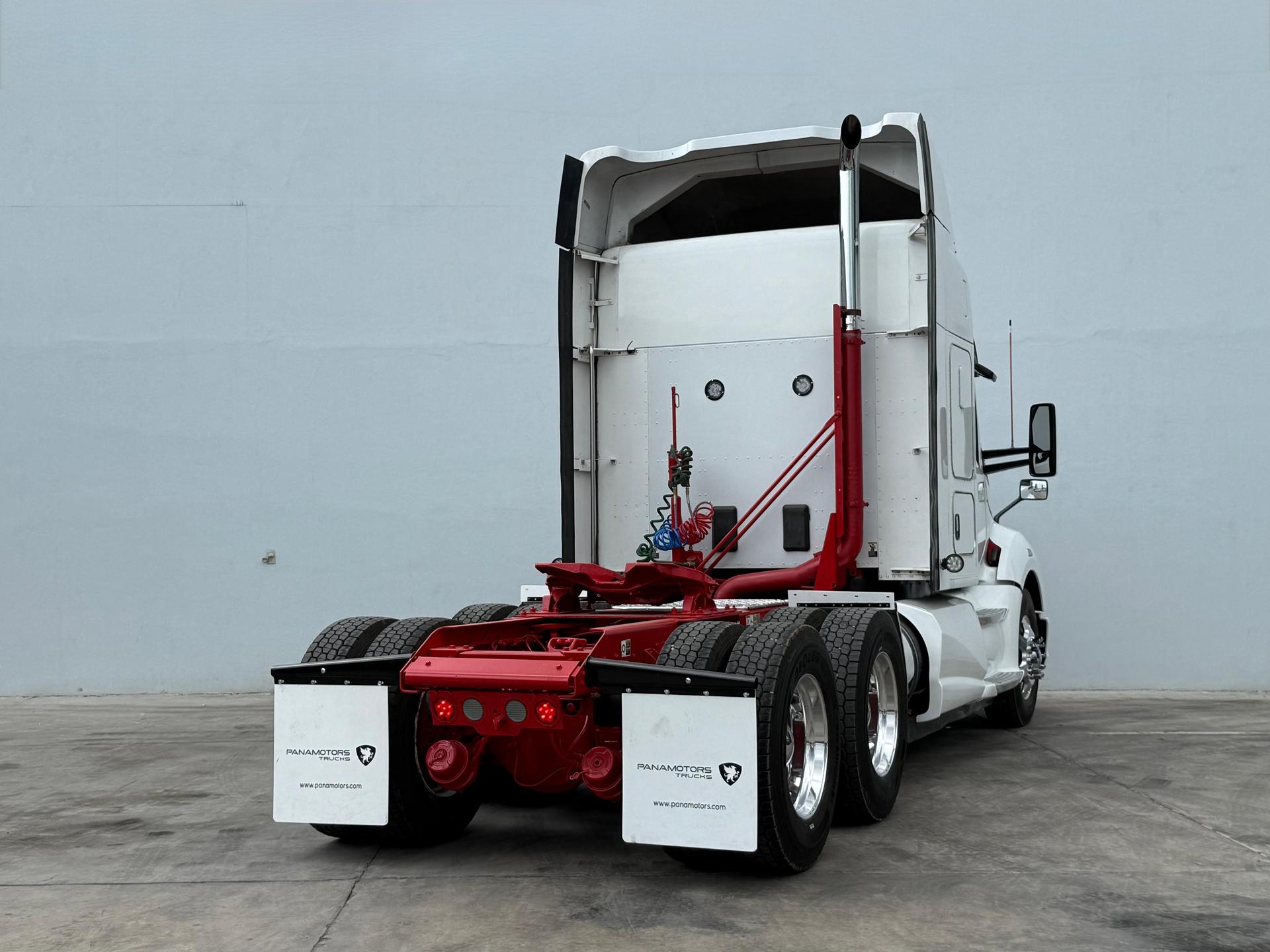 2020 KENWORTH T680 - REAR_PASSENGER_SIDE