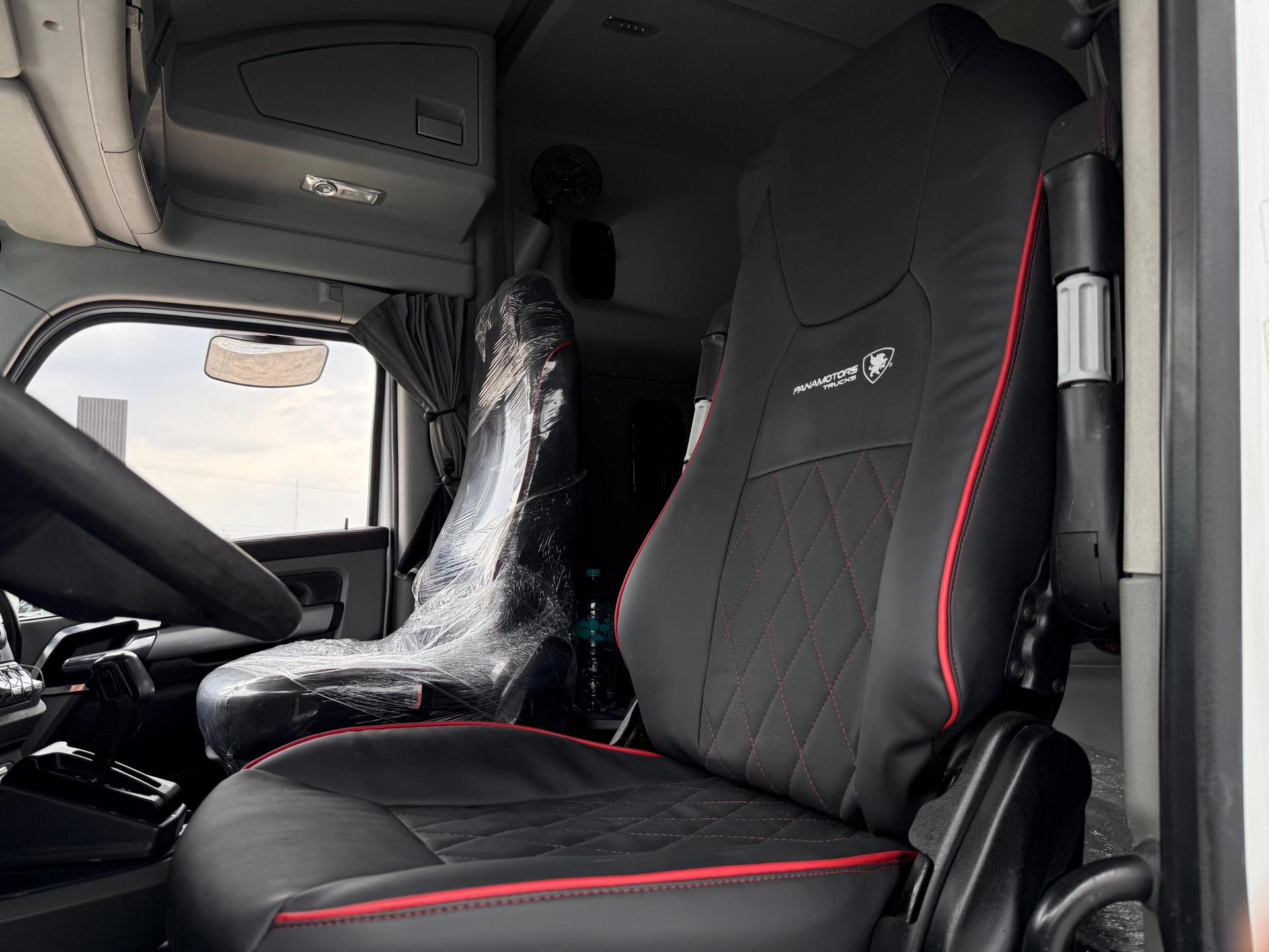 2020 KENWORTH T680 - SEATS_FRONT