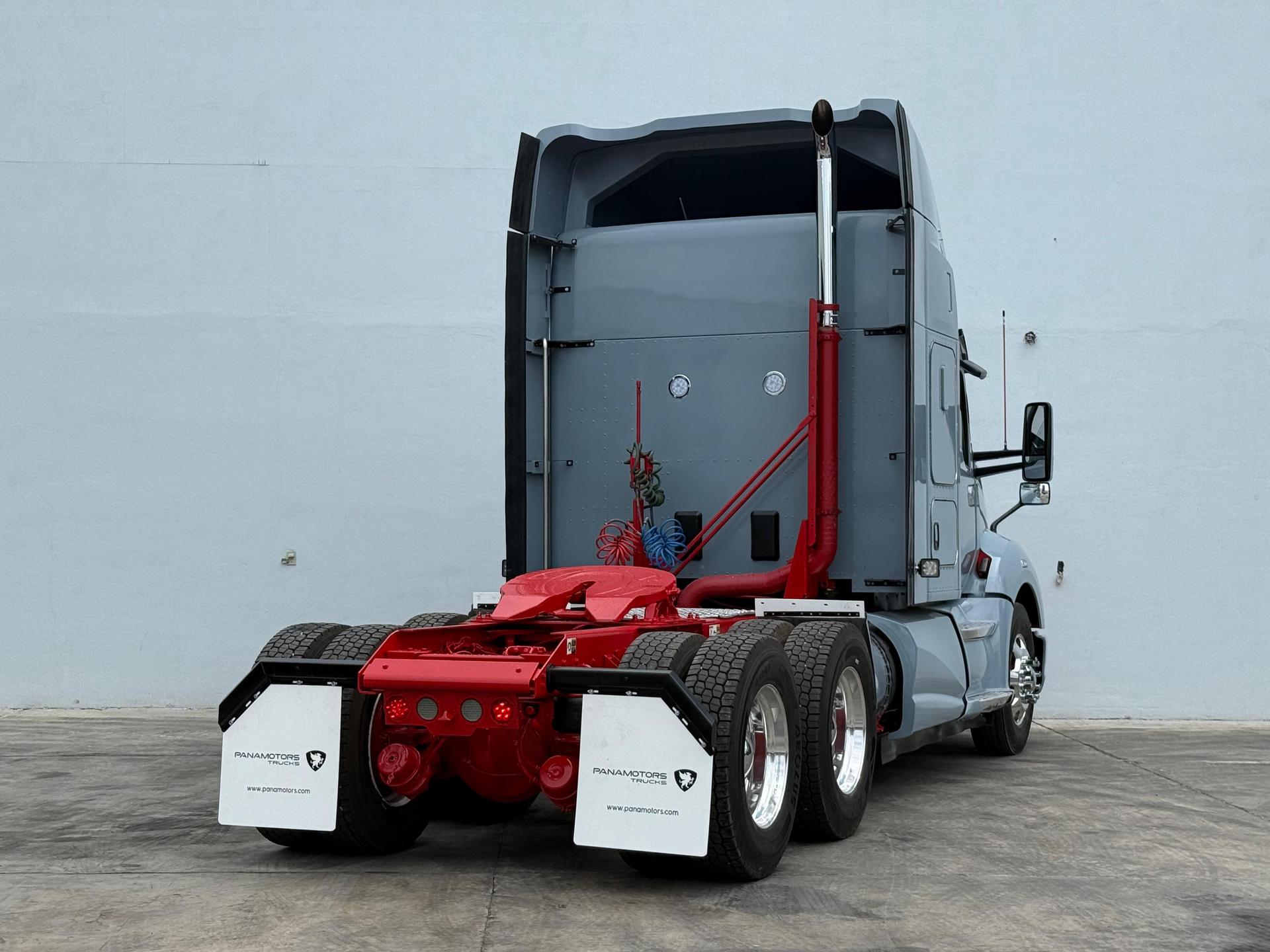 2020 KENWORTH T680 - REAR_PASSENGER_SIDE