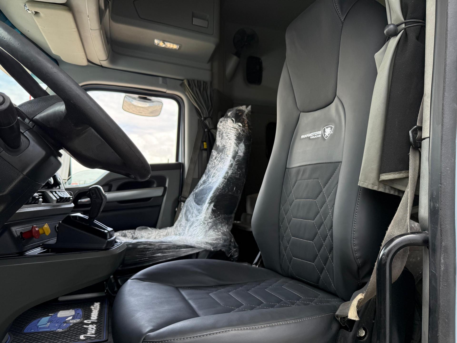 2020 KENWORTH T680 - SEATS_FRONT