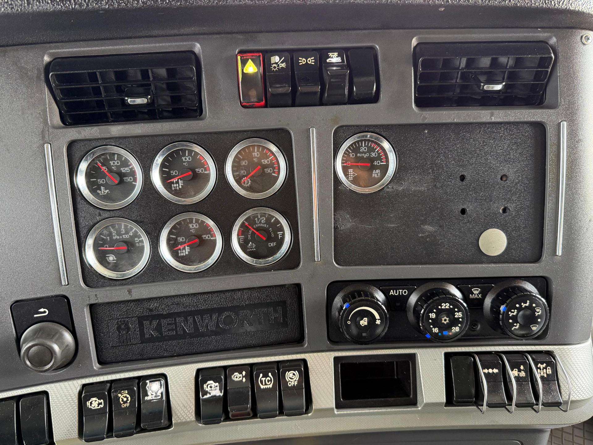 2020 KENWORTH T680 - DASHBOARD