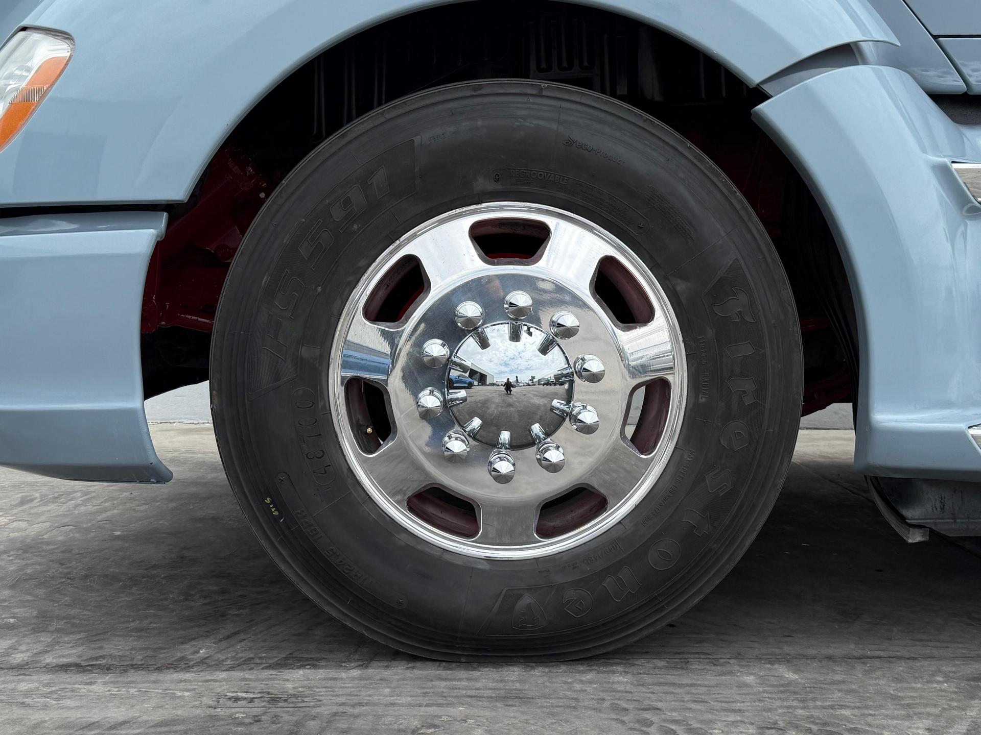 2020 KENWORTH T680 - TIRES