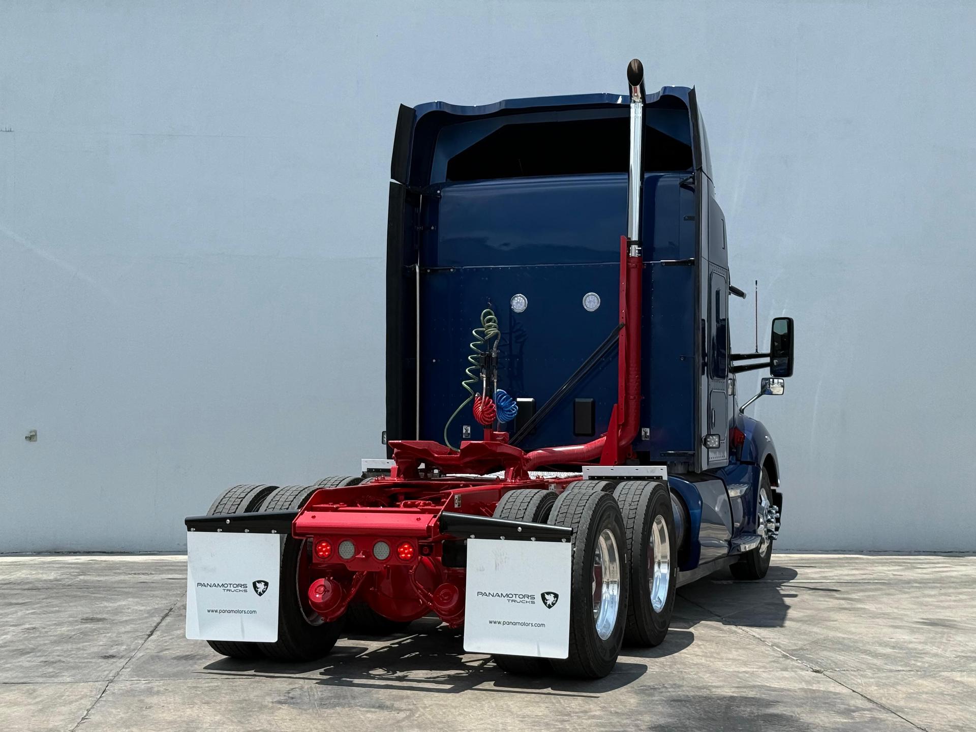 2020 KENWORTH T680 - REAR_PASSENGER_SIDE