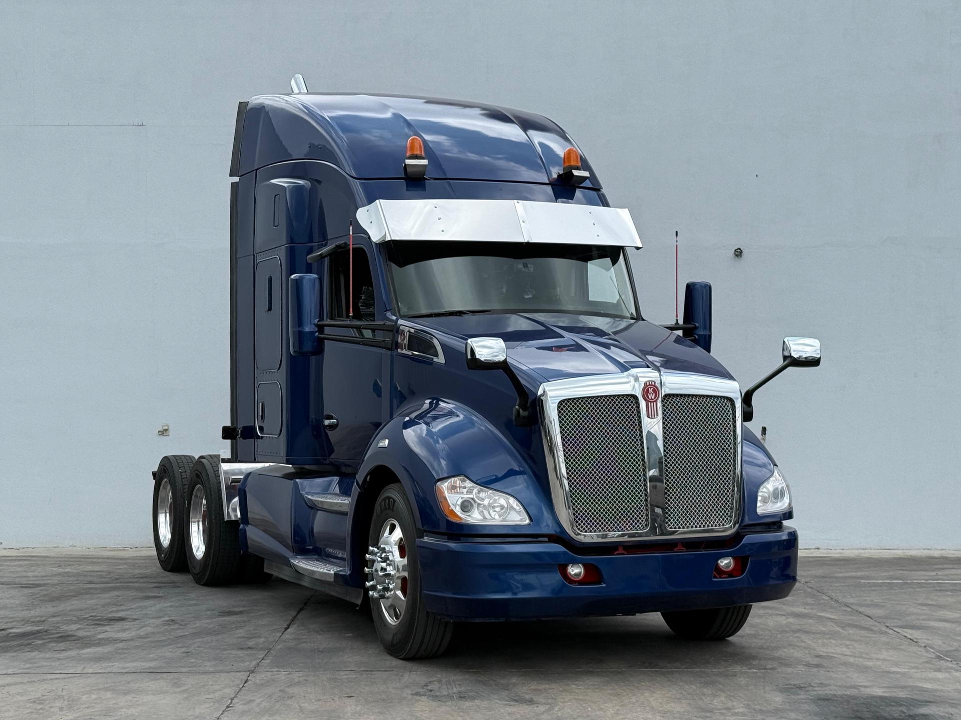 2020 KENWORTH T680 - FRONT_PASSENGER_SIDE