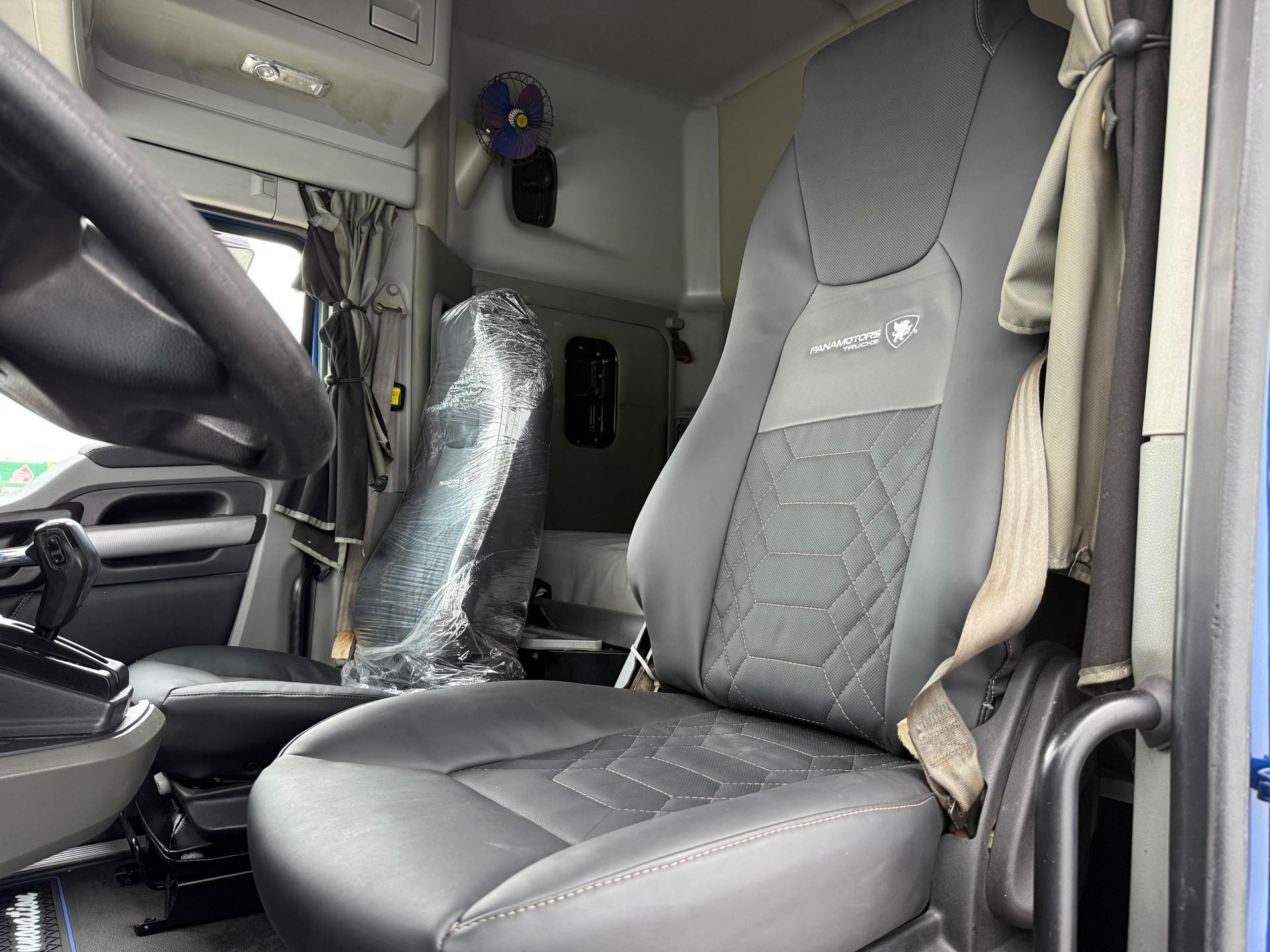 2020 KENWORTH T680 - SEATS_FRONT