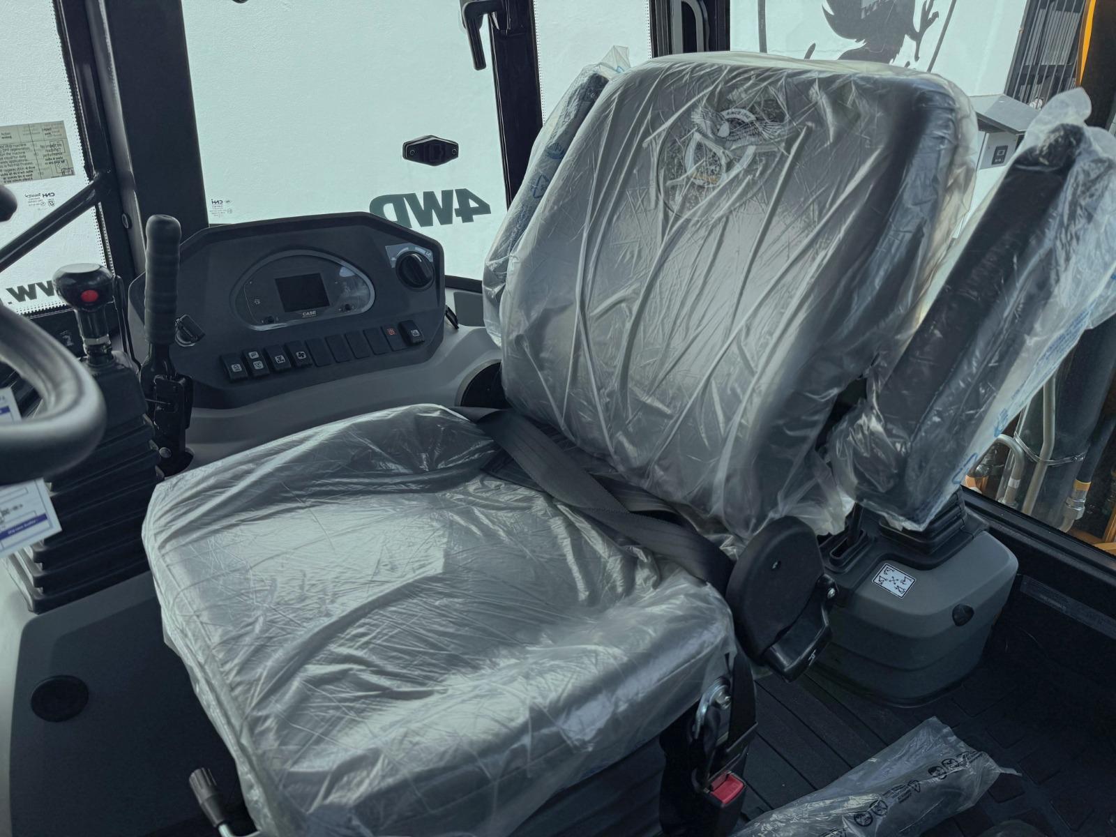 2025 Case - SEATS_FRONT