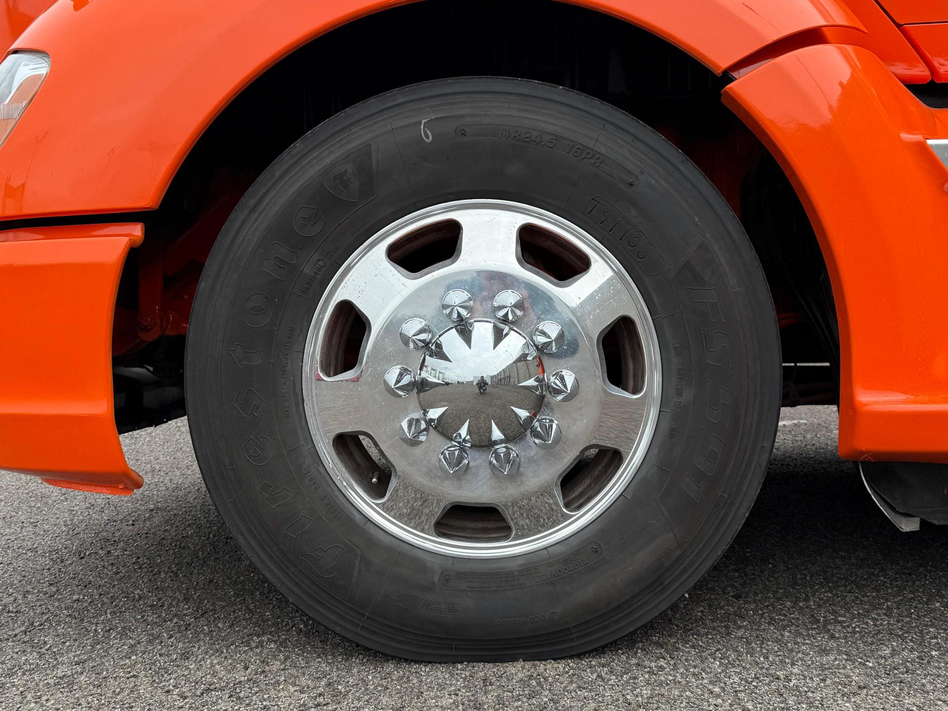 2020 KENWORTH T680 - TIRES