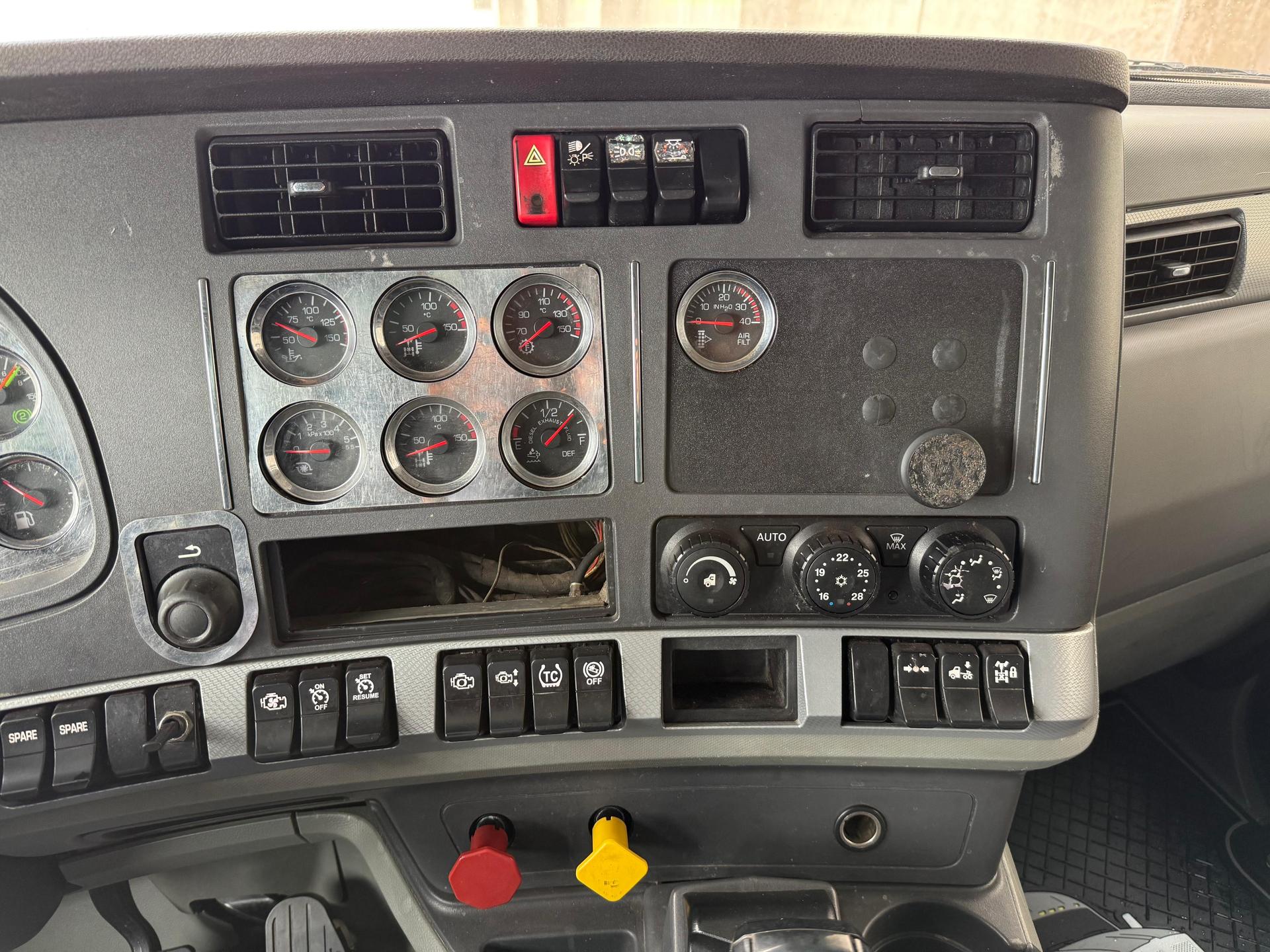 2020 KENWORTH T680 - DASHBOARD