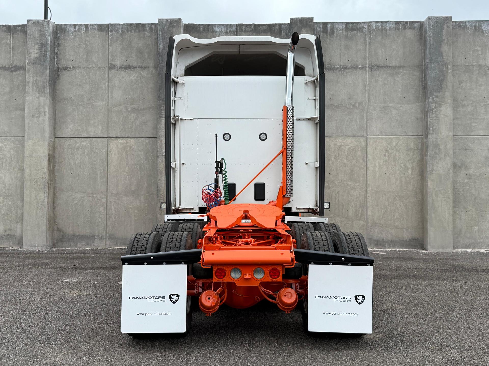 2020 KENWORTH T680 - BACK