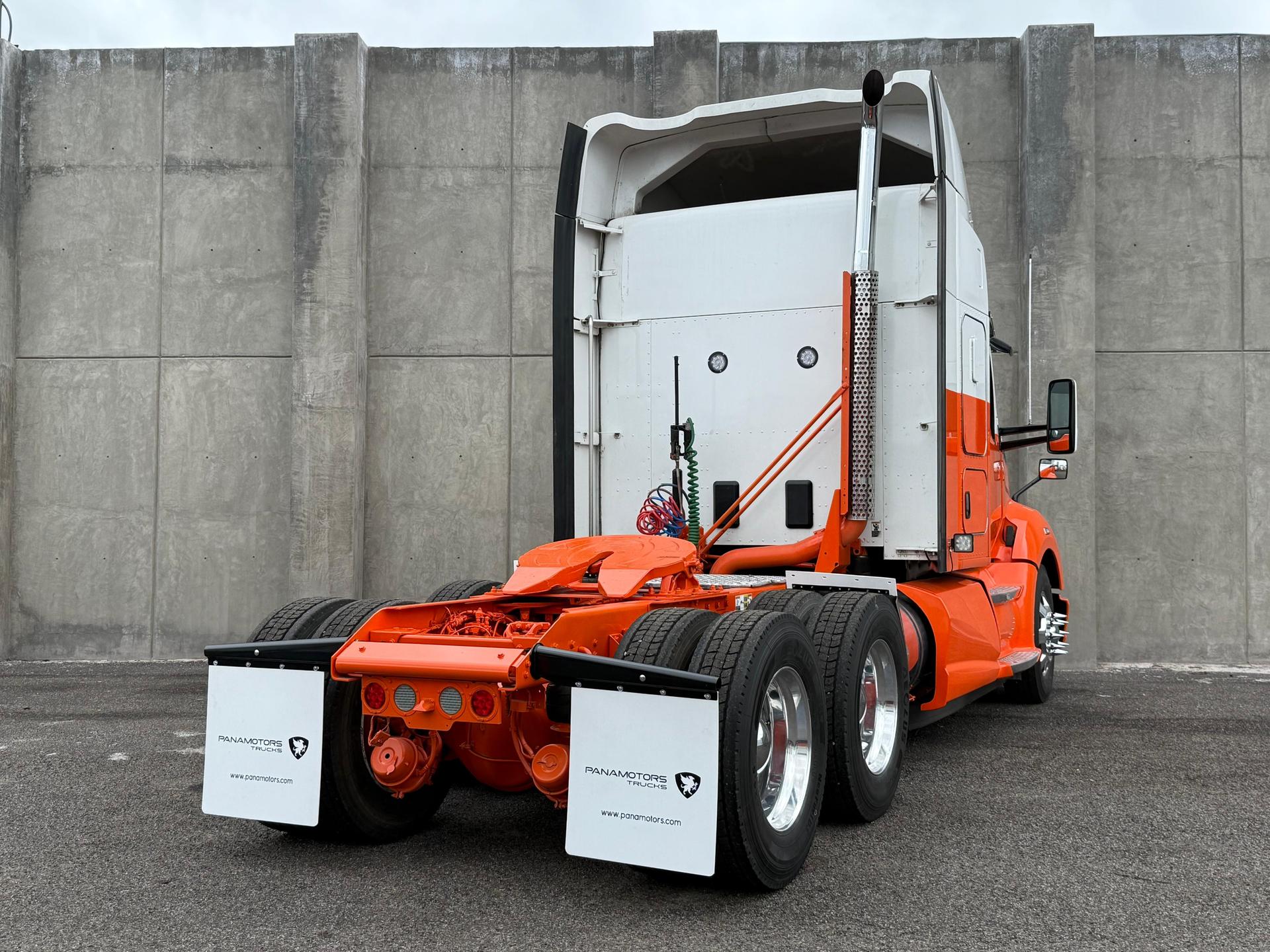 2020 KENWORTH T680 - REAR_PASSENGER_SIDE