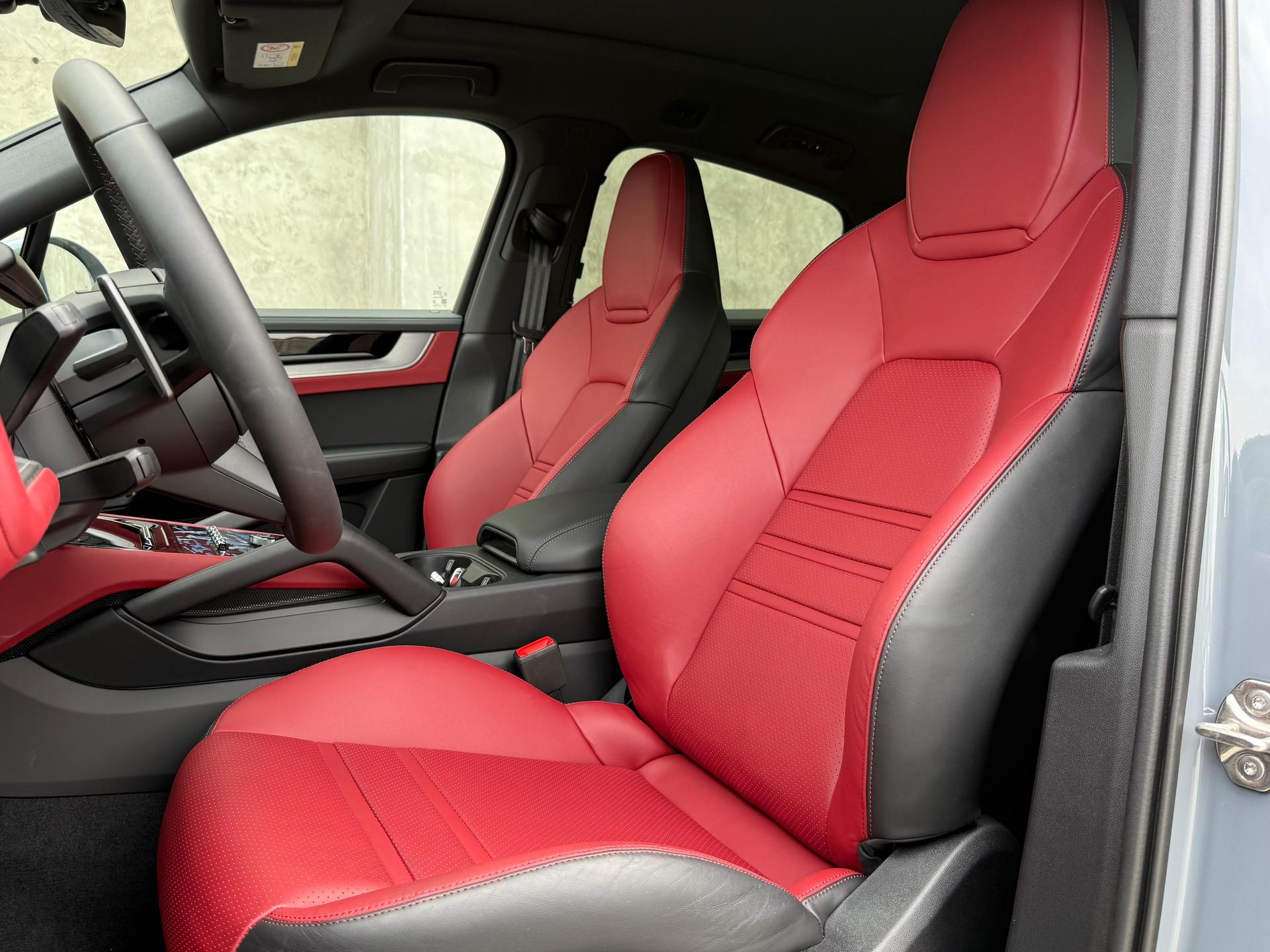 2026 PORSCHE Cayenne - SEATS_REAR