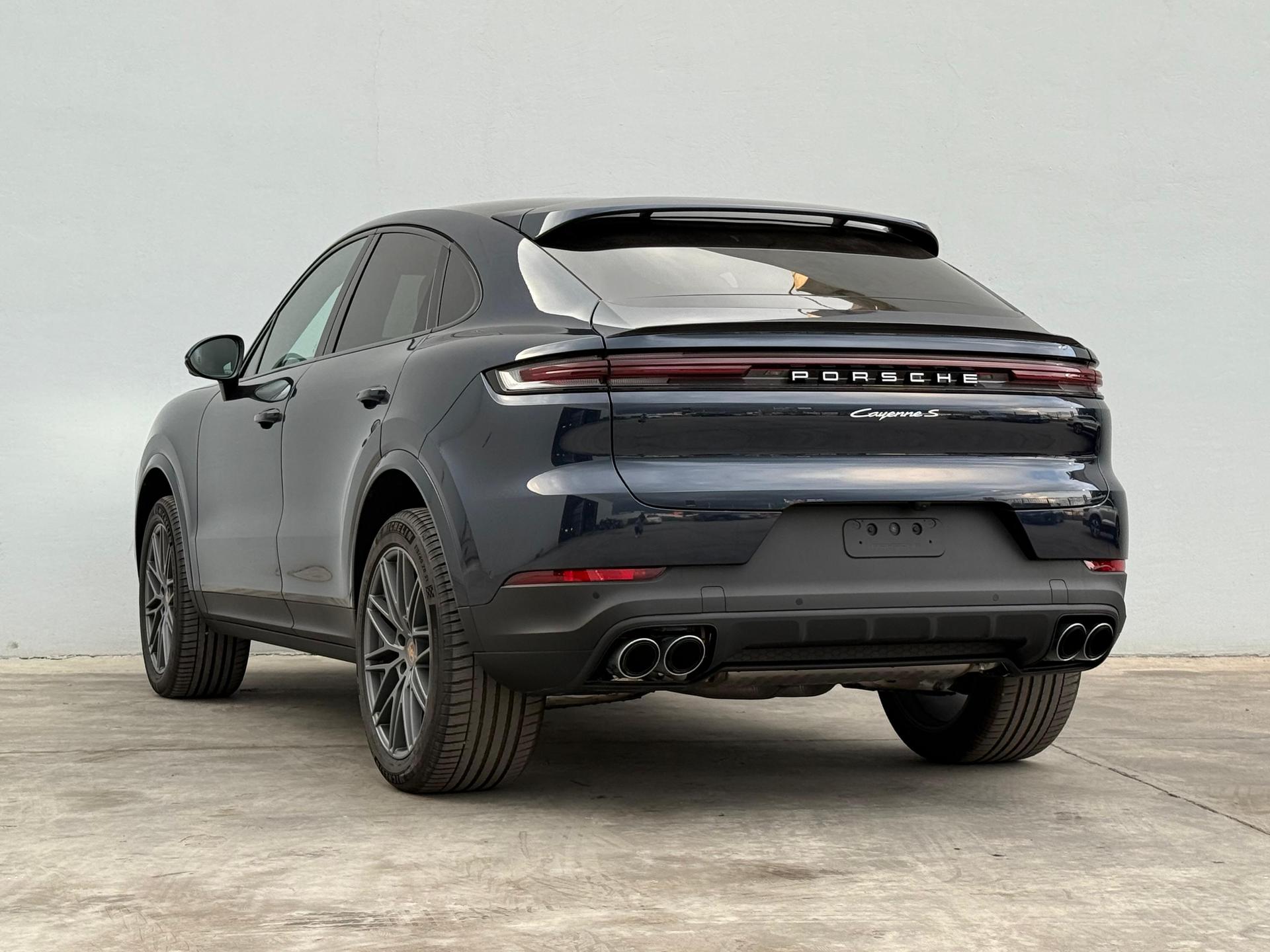 2026 PORSCHE Cayenne - REAR_PASSENGER_SIDE